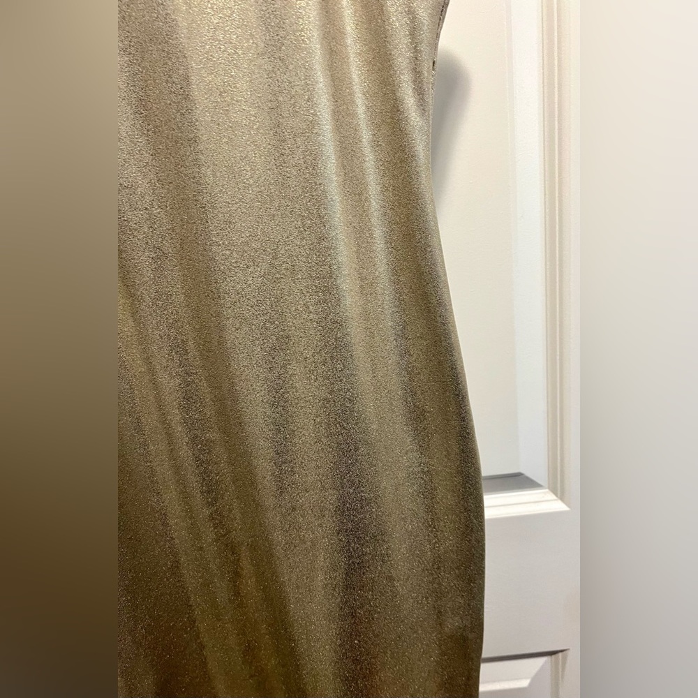 AX Paris
Metallic Cut In Midi Dress size 10 - Picture 5 of 7